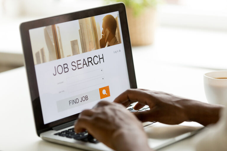 How to Find Jobs in Canada Through Social Media